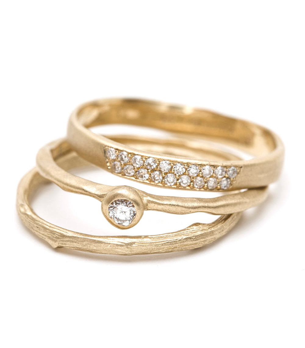 Twig Band ES-R1 ring set in shiny 14K yellow gold with pavé diamond centerpiece and twig texture