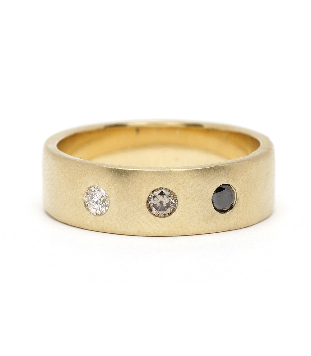 Dusk till Dawn II by GN-R5 3 stone engagement ring in shiny gold with an understated three-stone look