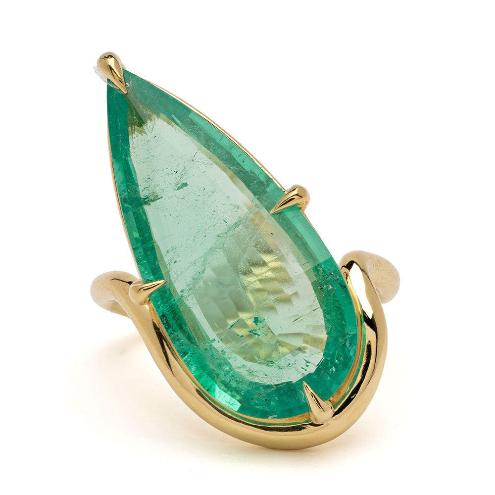 Aura by Sofia Kaman engagement ring with emerald-green pear-shaped gemstone in gold bezel setting