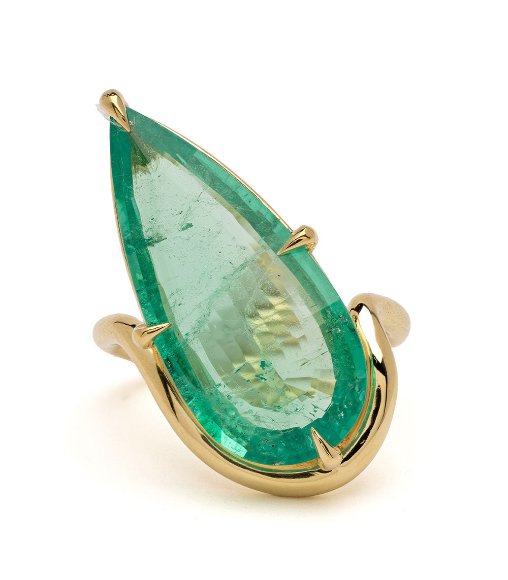 Aura by Sofia Kaman engagement ring with emerald-green pear-shaped gemstone in gold bezel setting