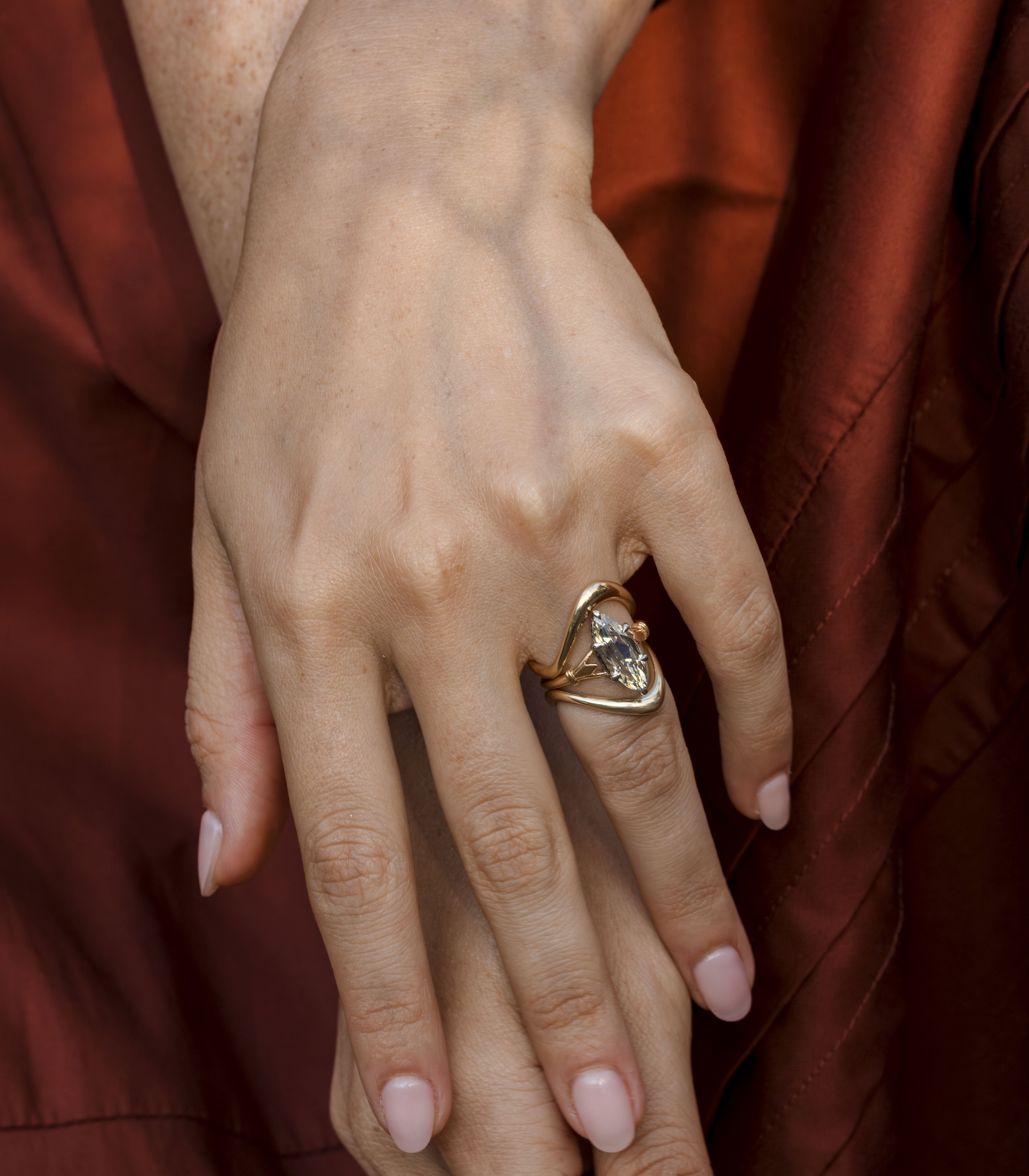 Bad Romance understated SK-R64-2.56 engagement ring in gold with oval diamond centerpiece