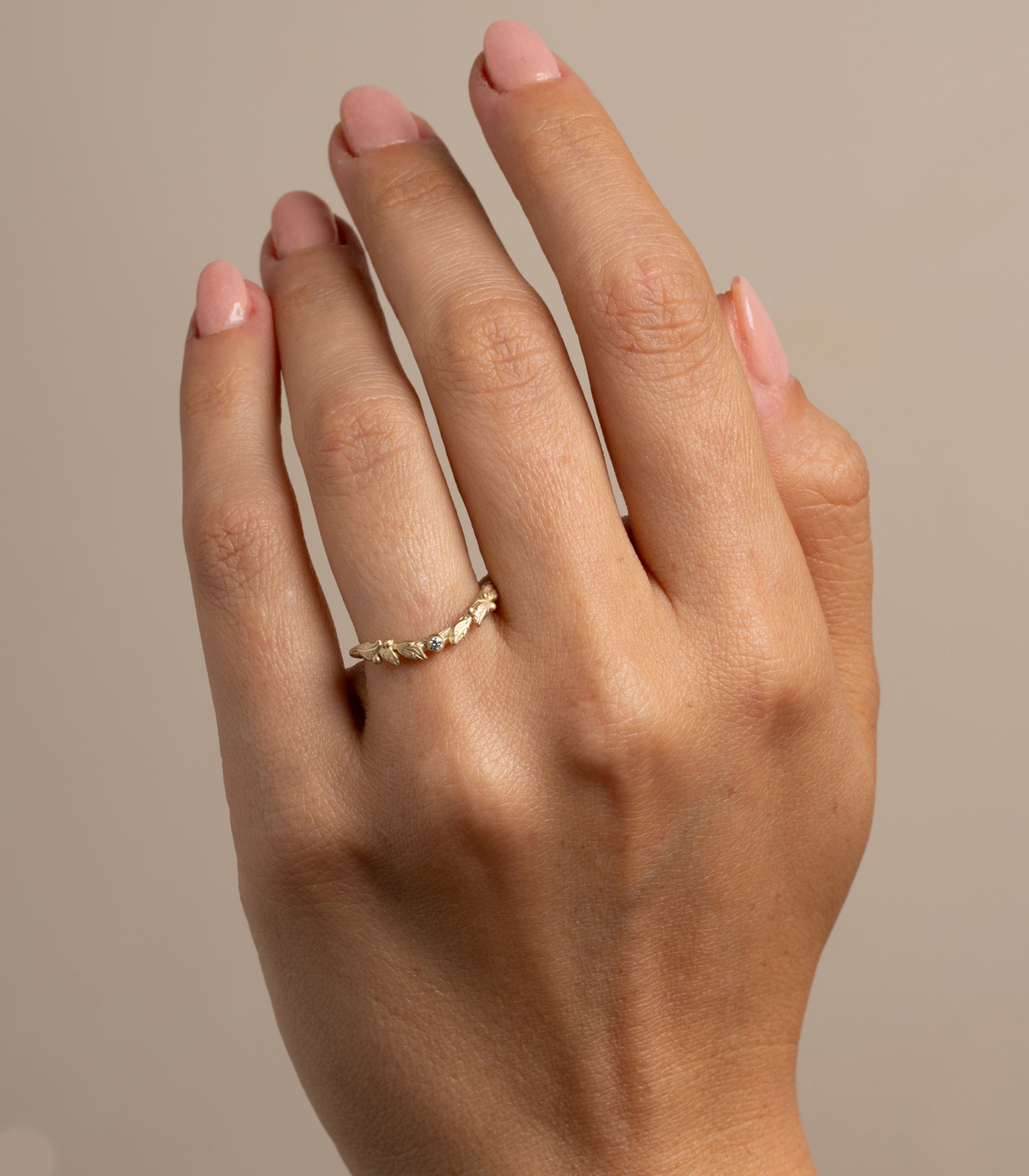 Twig Nesting Band ES-R41 yellow gold ring with shiny finish and small diamond accents