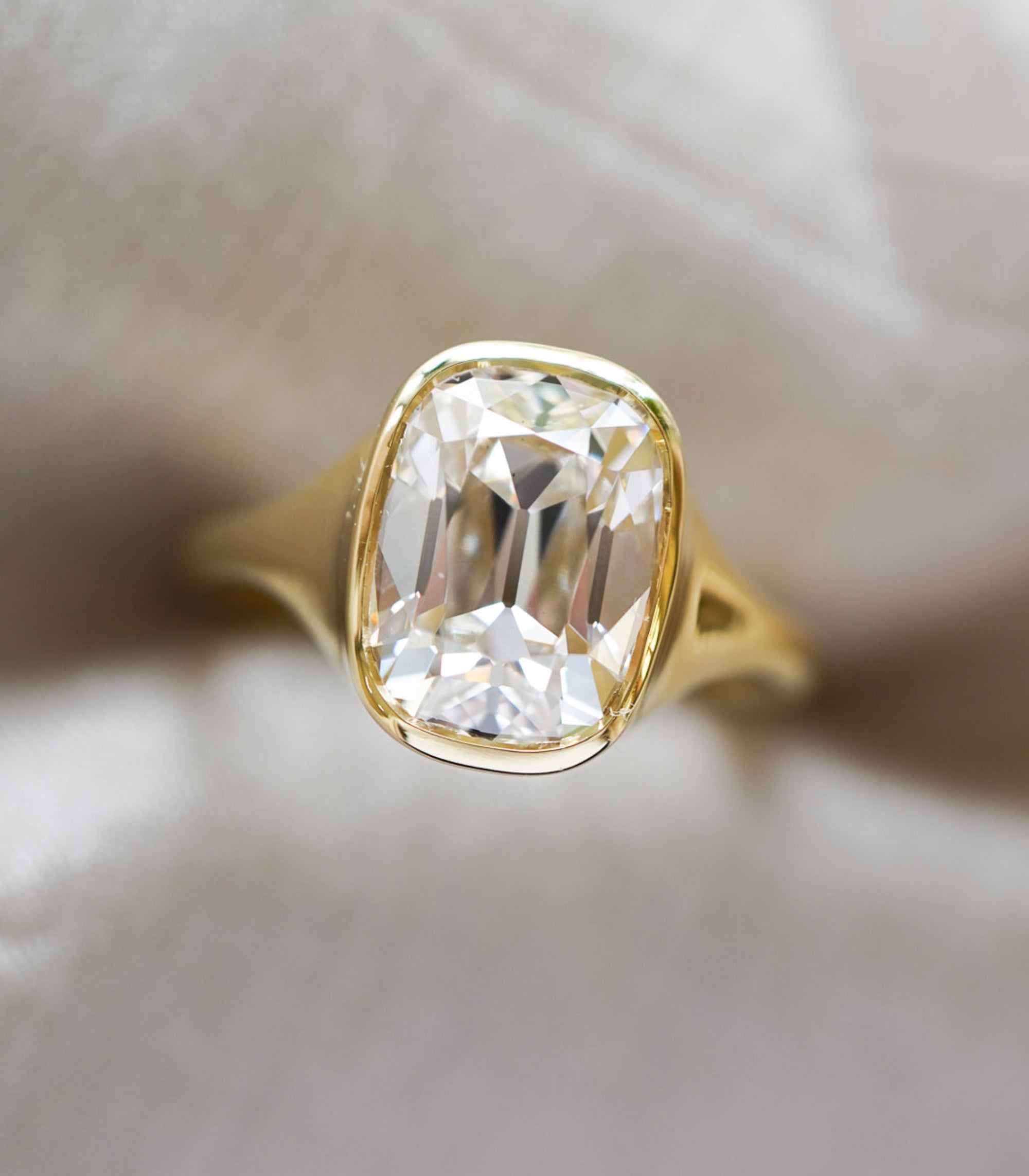 Isolde SK-R121-LGD-OMC-3.78 gold diamond ring with oval center stone, close-up sparkle on soft background