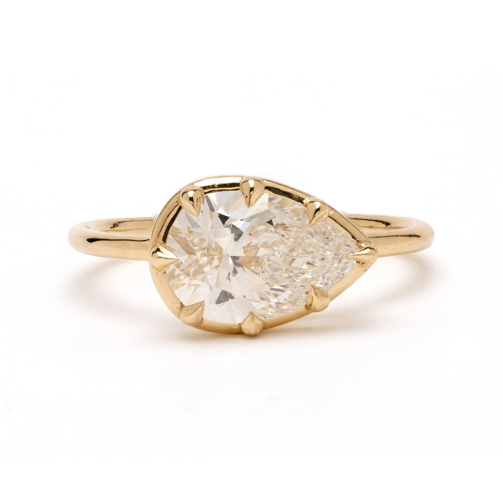 Gigi Pinky Sofia Kaman ring in 14K yellow gold, shiny prong setting with a solitaire diamond stone