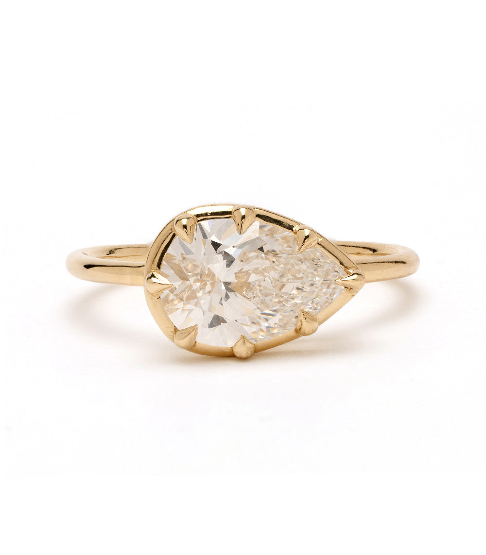 Gigi Pinky Sofia Kaman ring in 14K yellow gold, shiny prong setting with a solitaire diamond stone