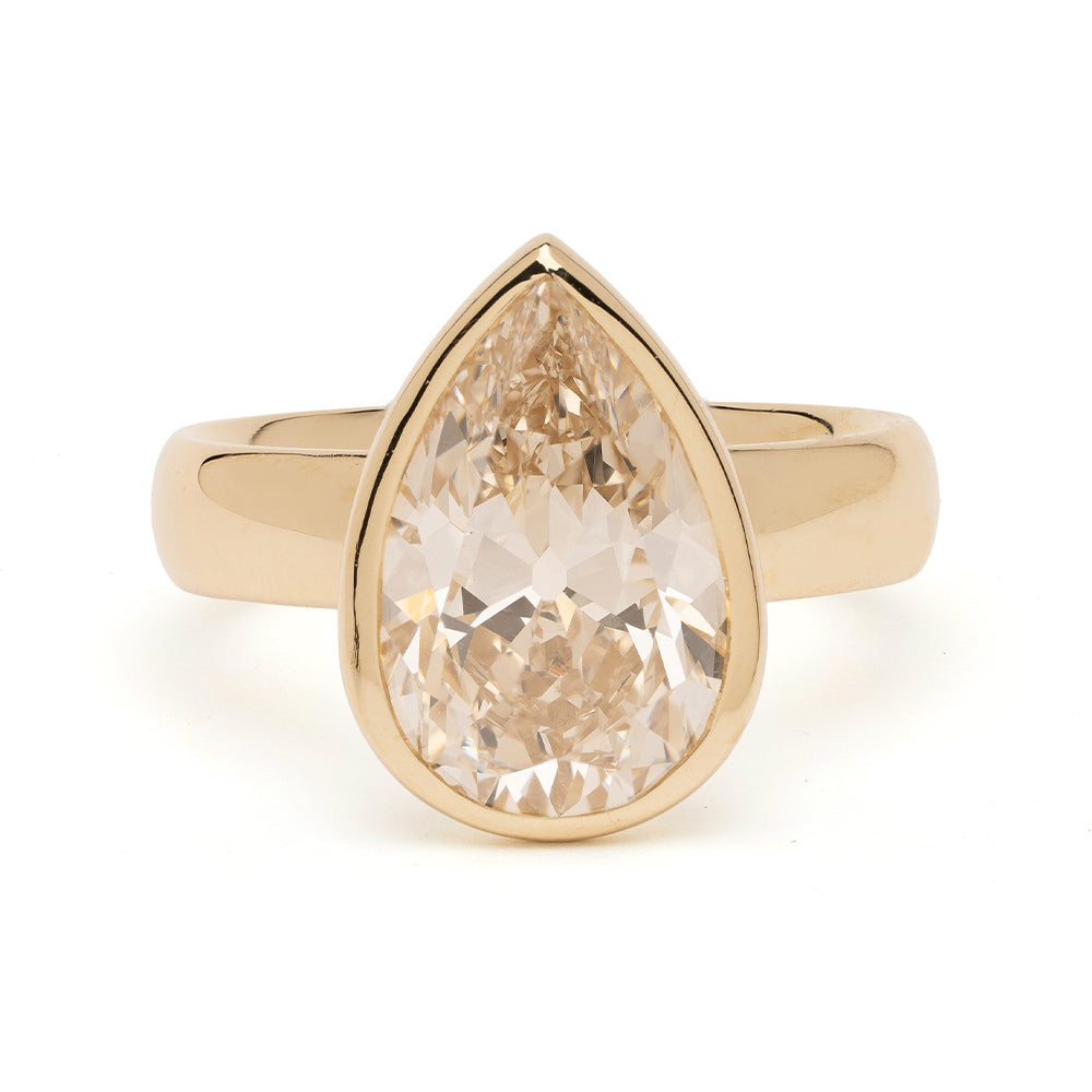 Gold ring with a pear-shaped diamond 