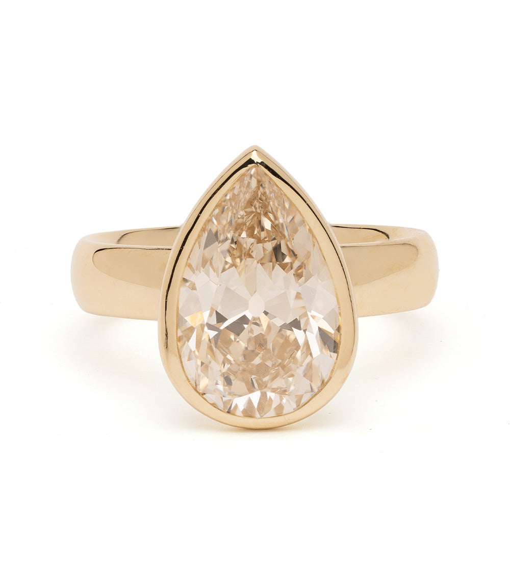 Gold ring with a pear-shaped diamond 