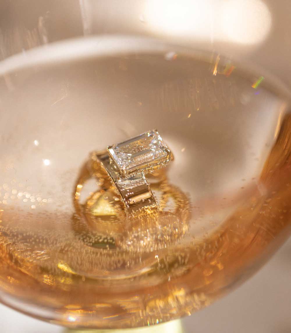 Ashton SK-R118-LGD-EC-WD-3.10 unique engagement ring in gold with rectangular baguette-cut diamond sparkle