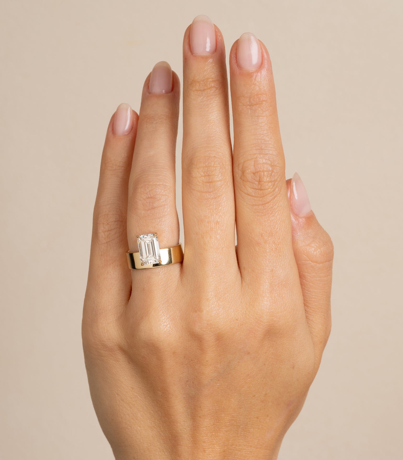 Ashton SK-R118-LGD-EC-WD-3.10 engagement ring in yellow gold with rectangular center diamond