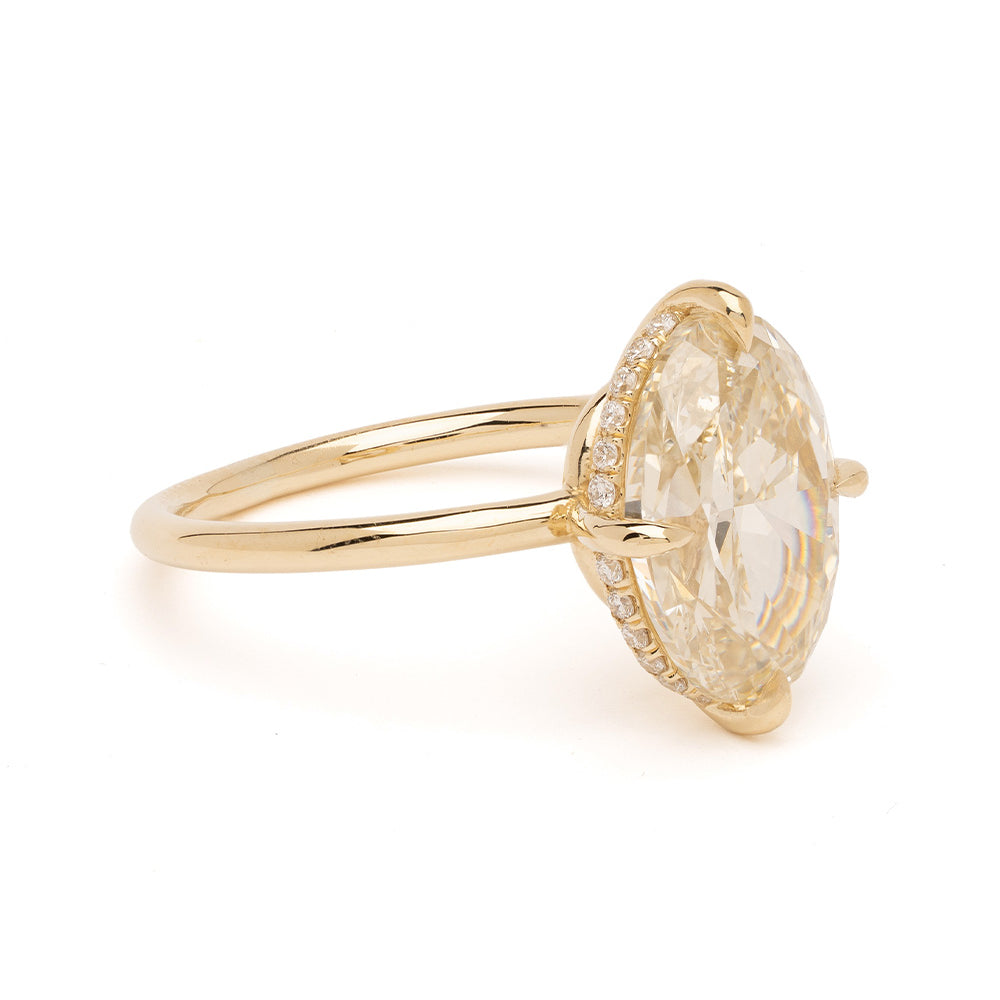 Annika by Sofia Kaman gold engagement ring with oval halo setting and clear diamond sparkle