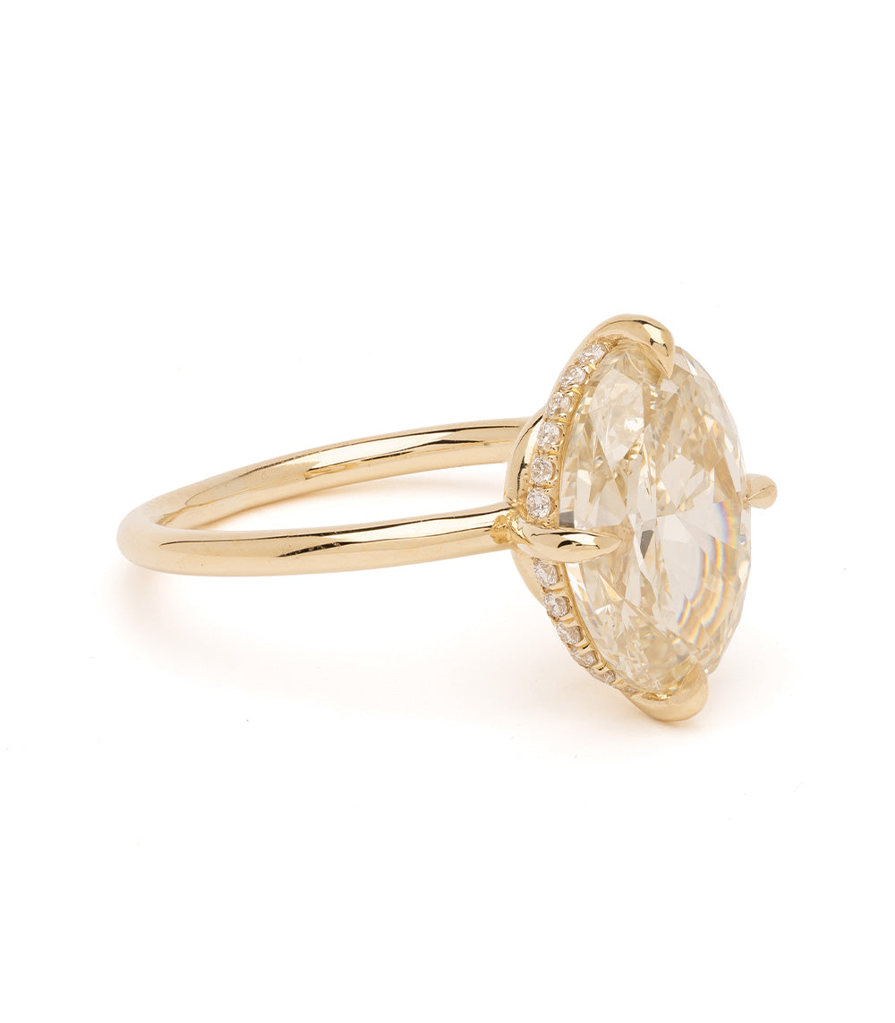 Annika by Sofia Kaman gold engagement ring with oval halo setting and clear diamond sparkle