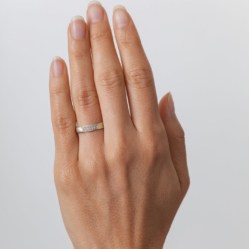 Torn Paper Band P-R2-1spot ring band 14K white gold shiny torn-paper texture on finger.