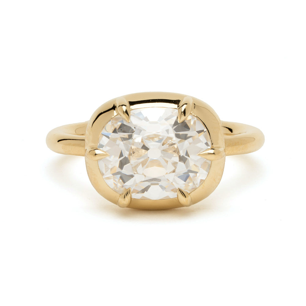 Cora by Sofia Kaman unique engagement ring in yellow gold with round solitaire diamond sparkle