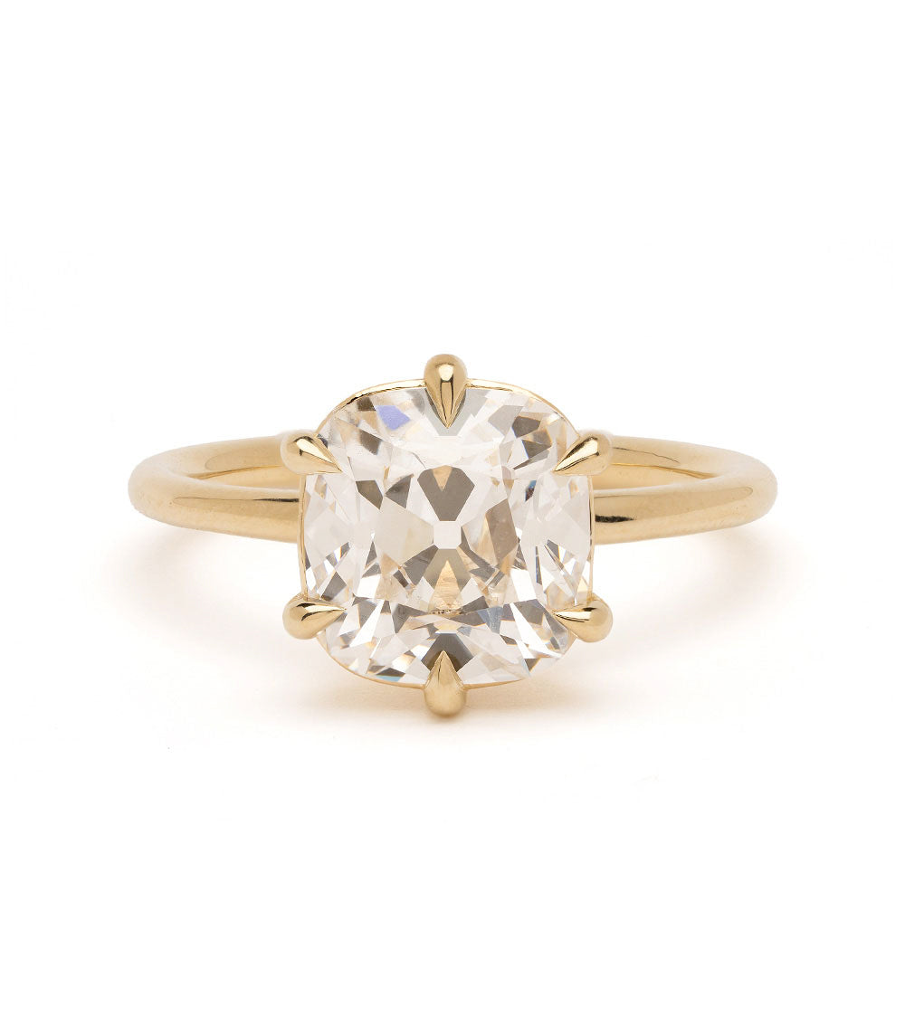 Ella Sofia Kaman diamond ring in yellow gold with a round brilliant center stone setting