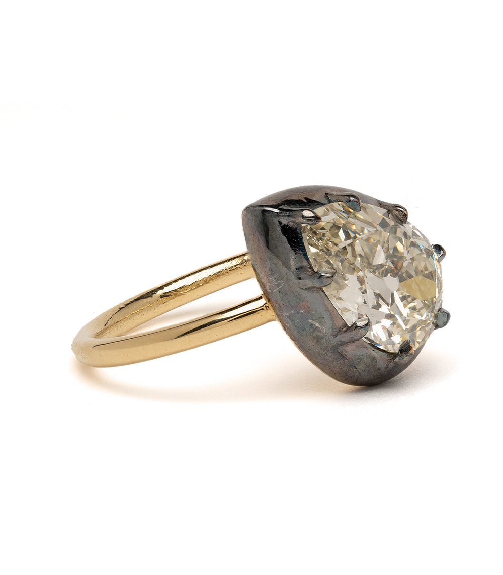 Cora KM-R3 unique engagement ring in gold with a round-cut clear diamond solitaire setting