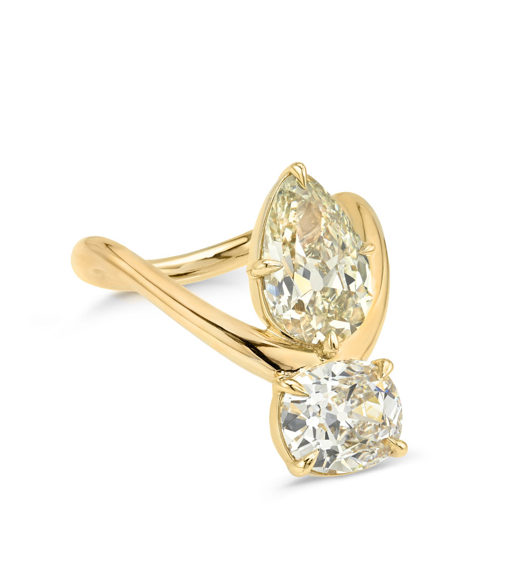 Melt Toi et Moi by Sofia Kaman 2 stone engagement ring in gold, asymmetrical engagement ring with two clear stones.