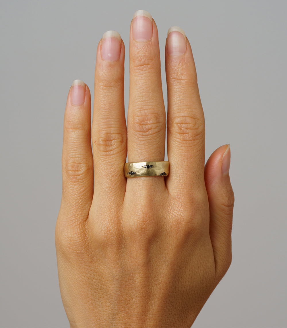 Dark and Mysterious GN-R1 ring band in gold with shiny matte finish on a hand close-up