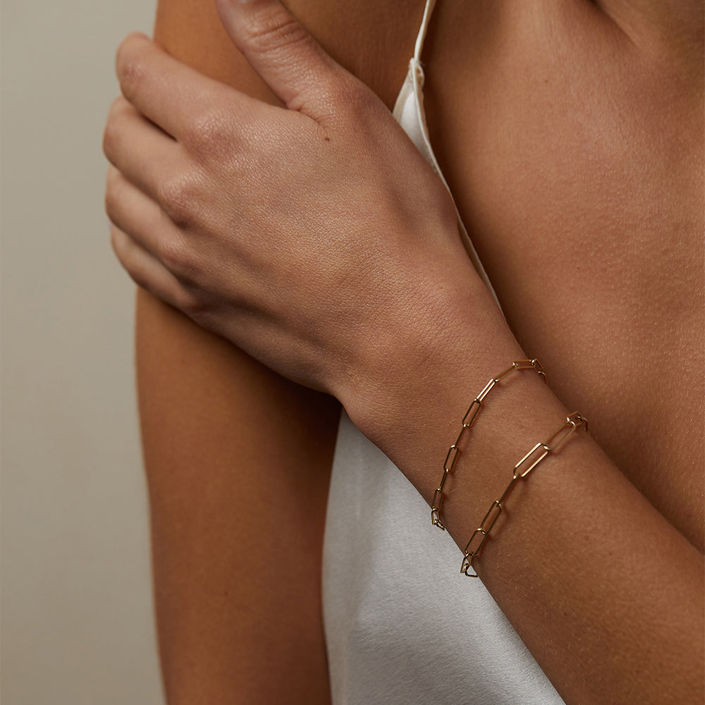The Trendy Bracelet by CB-C3 gold chain bracelet with rectangular link design on the wrist