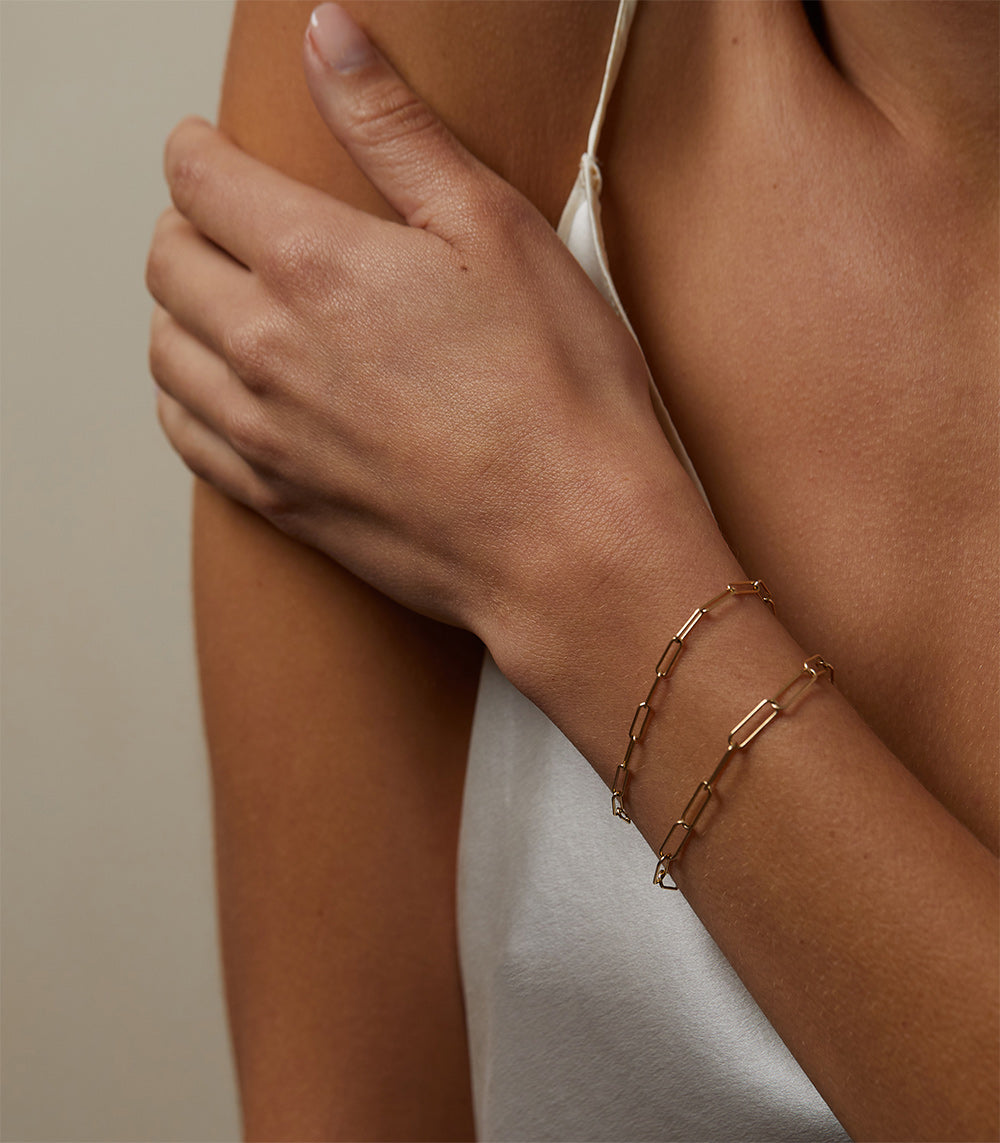 The Trendy Bracelet by CB-C3 gold chain bracelet with rectangular link design on the wrist