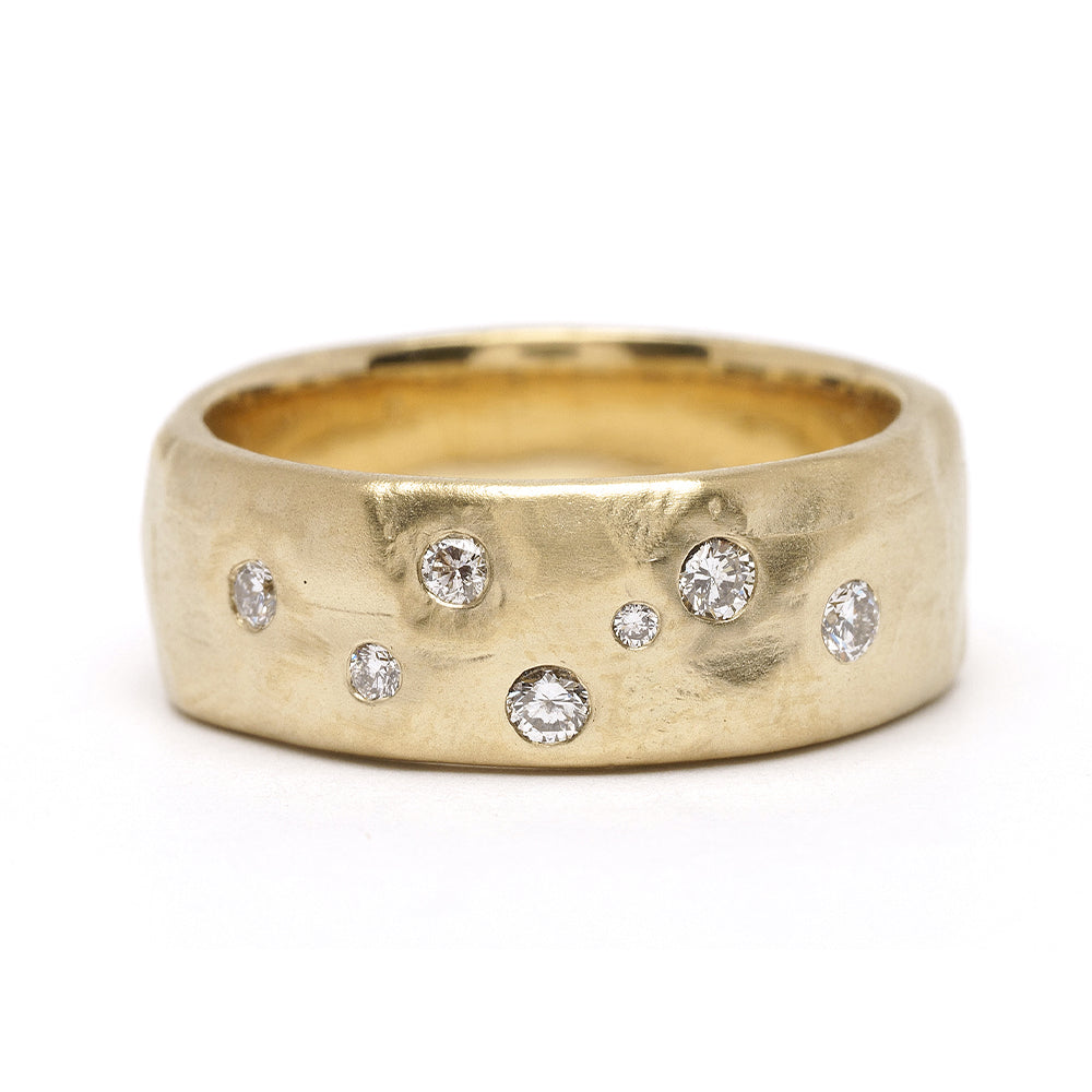 Call Me a Dreamer GN-R2 ring in gold with understated round stones, matte band and shiny settings