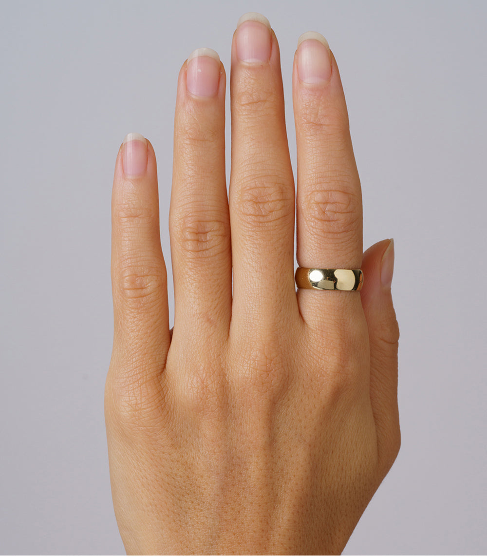 The Essential Band 6MM SB-R19 matte and shiny gold ring on hand, smooth 6mm band finish
