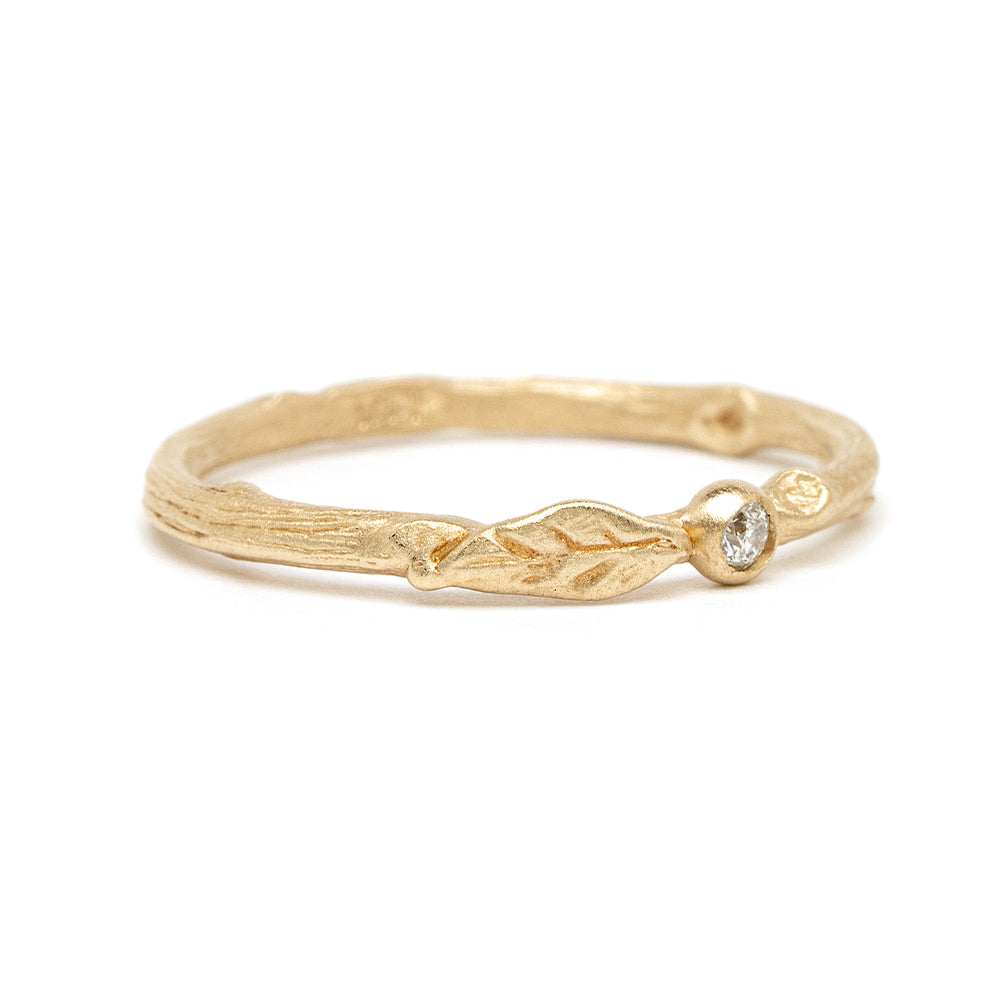 Single Leaf ES-R35-D ring in 14K yellow gold with leaf design and shiny diamond accent