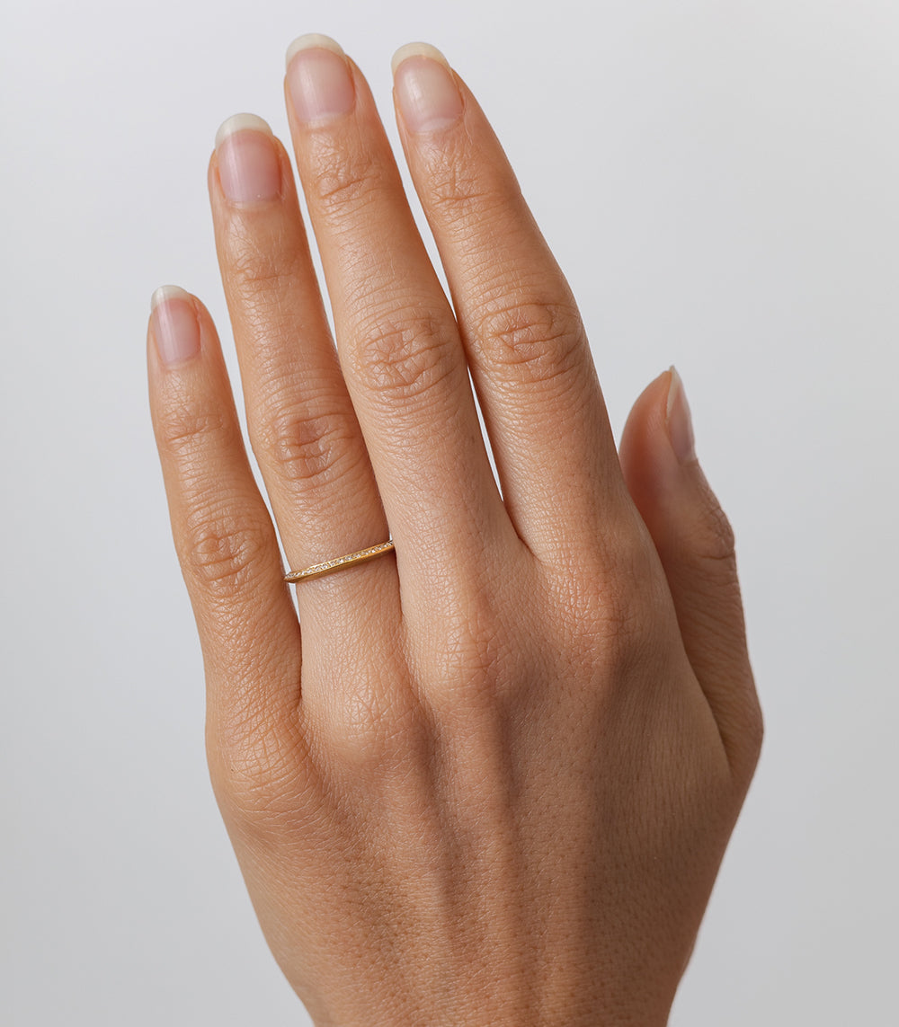 Knife Edge A-R25-D band ring in 14K yellow gold, shiny knife-edge profile—understated.