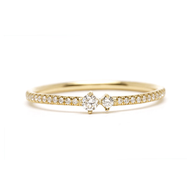 Confetti Band EB-R13 ring in 14K yellow gold with pavé sparkle and central round diamond-like stone