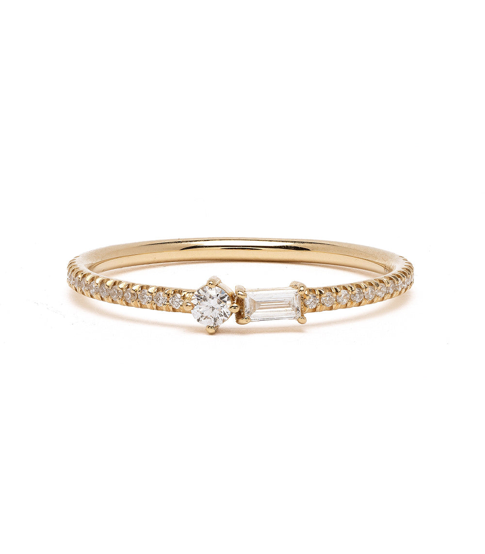 Confetti Band A-R47 ring in 14K yellow gold with shiny pavé diamonds and baguette-cut center stone