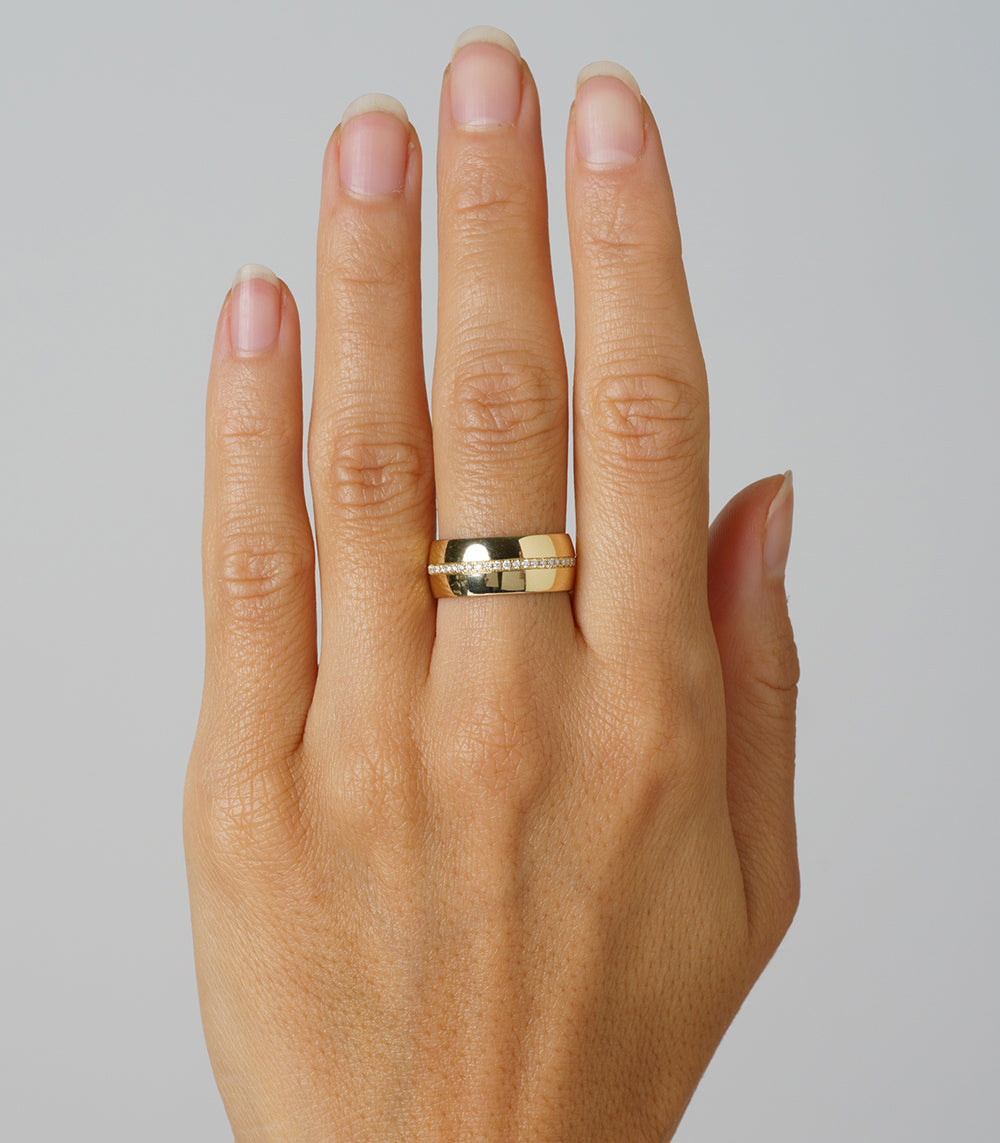Walk the Line by EGB-R9 band ring in shiny yellow gold with narrow polished top edge