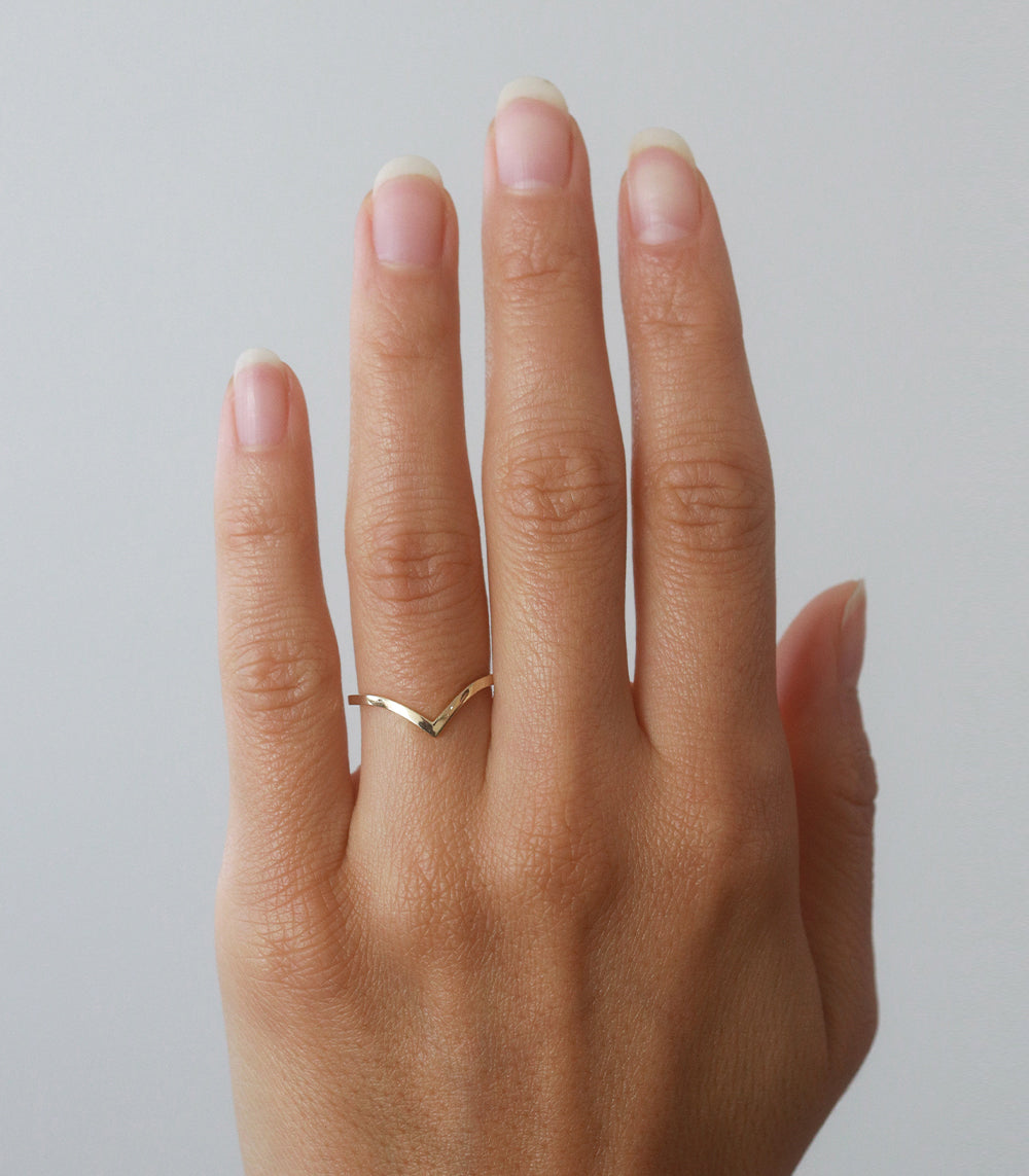 Chevron Band by A-R39 chevron ring in yellow gold, matte finish with a V-shaped shimmer