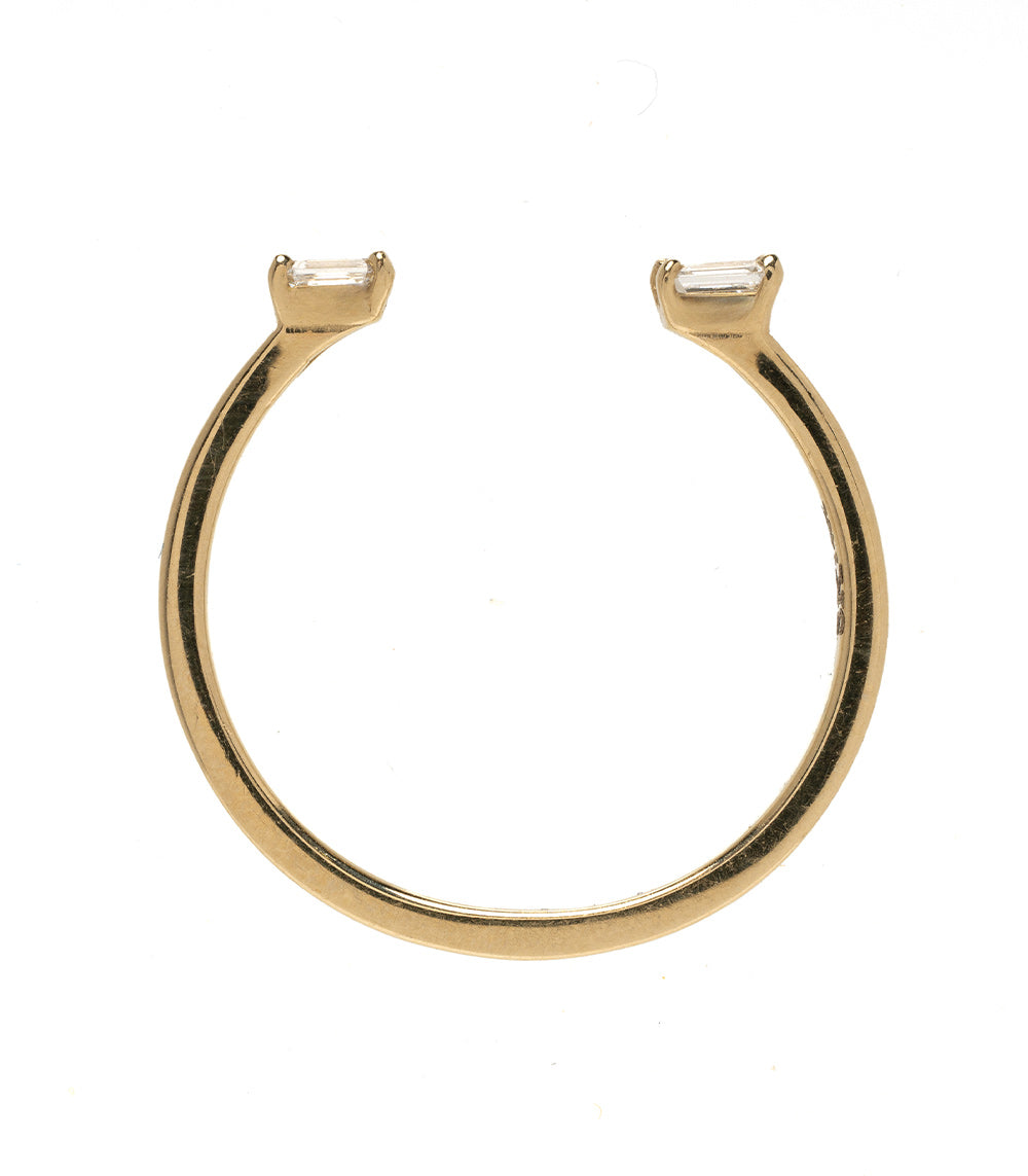 Lunetta by A-R38-EC ring in 14K yellow gold with a single baguette-cut stone, shiny finish