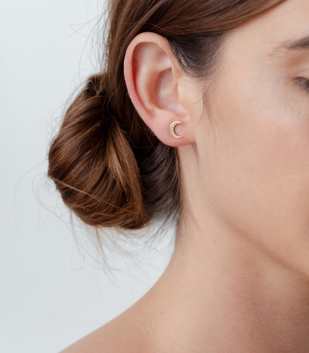 Crescent Moon Stud Earrings ES-E18 in shiny 14K yellow gold with a crescent moon design.
