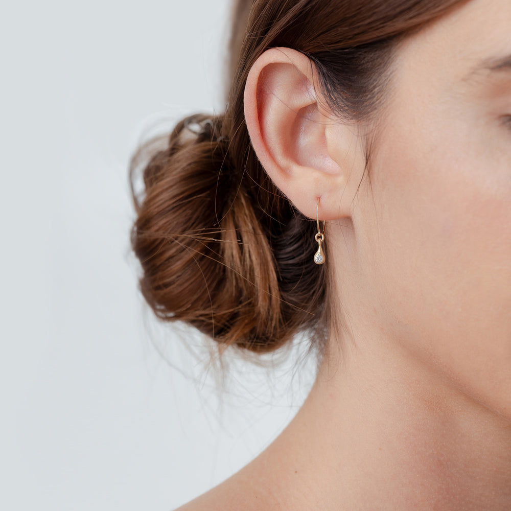 Dewdrop Earrings by T-E20 in shiny gold with teardrop stone, delicate dangling drop design