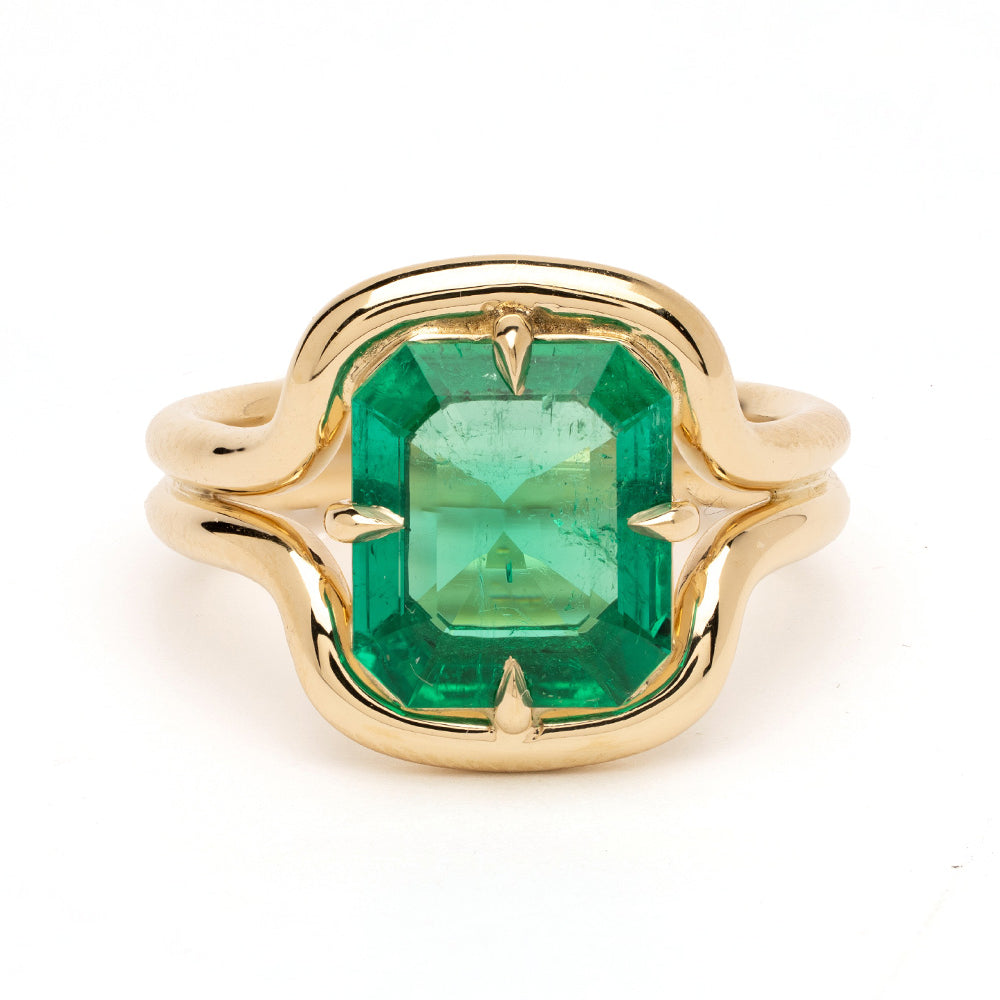 Onda SK-R114-EM-EC-2.38 gold engagement ring with green emerald-cut center stone and smooth setting