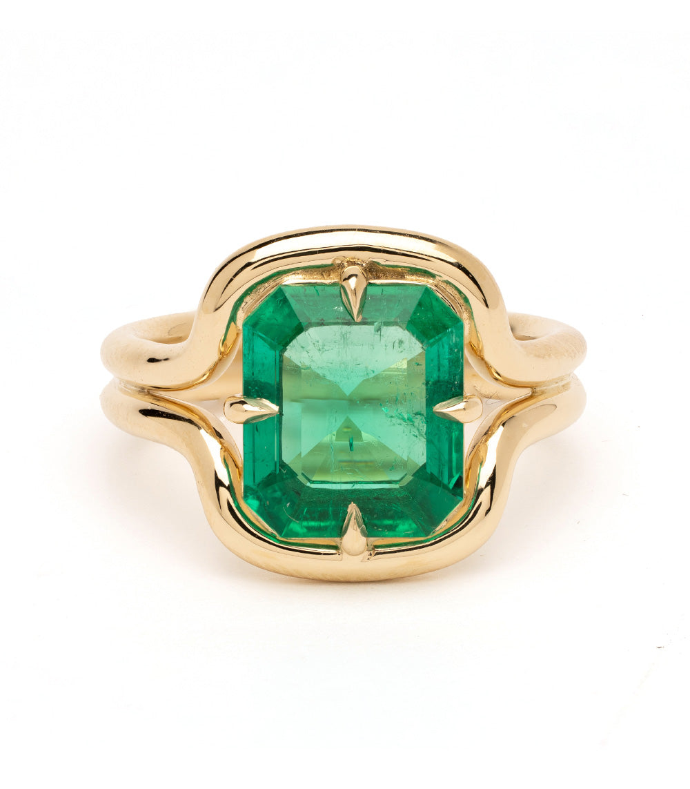 Onda SK-R114-EM-EC-2.38 gold engagement ring with green emerald-cut center stone and smooth setting