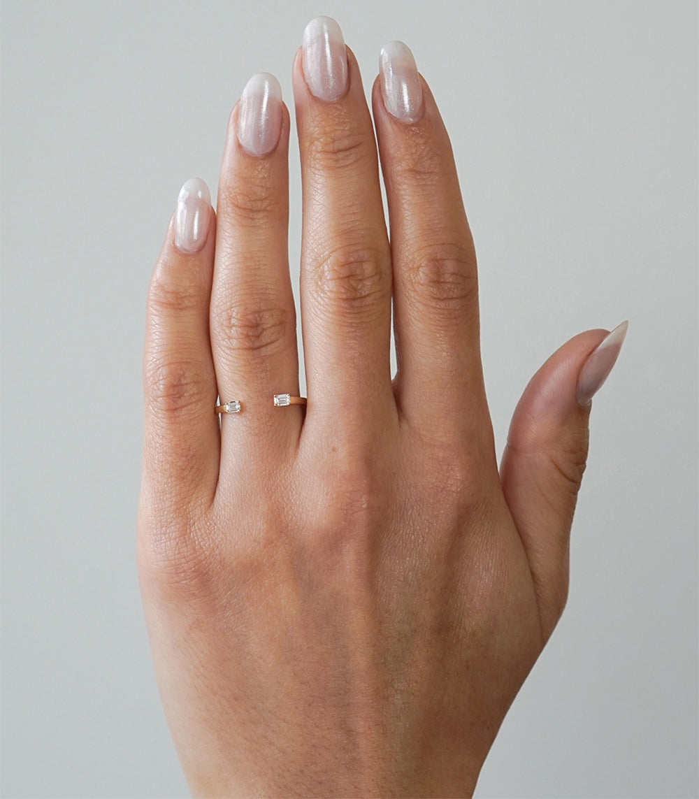 Lunetta A-R38-EC ring in 14K yellow gold with two small square diamonds, understated shine