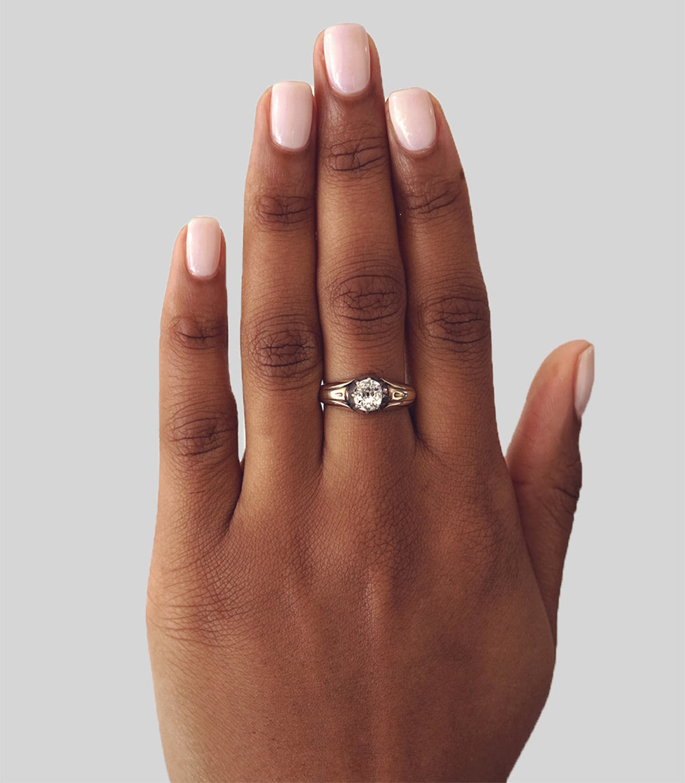 Yara VC-R181 diamond ring in gold with round solitaire setting and polished band shine