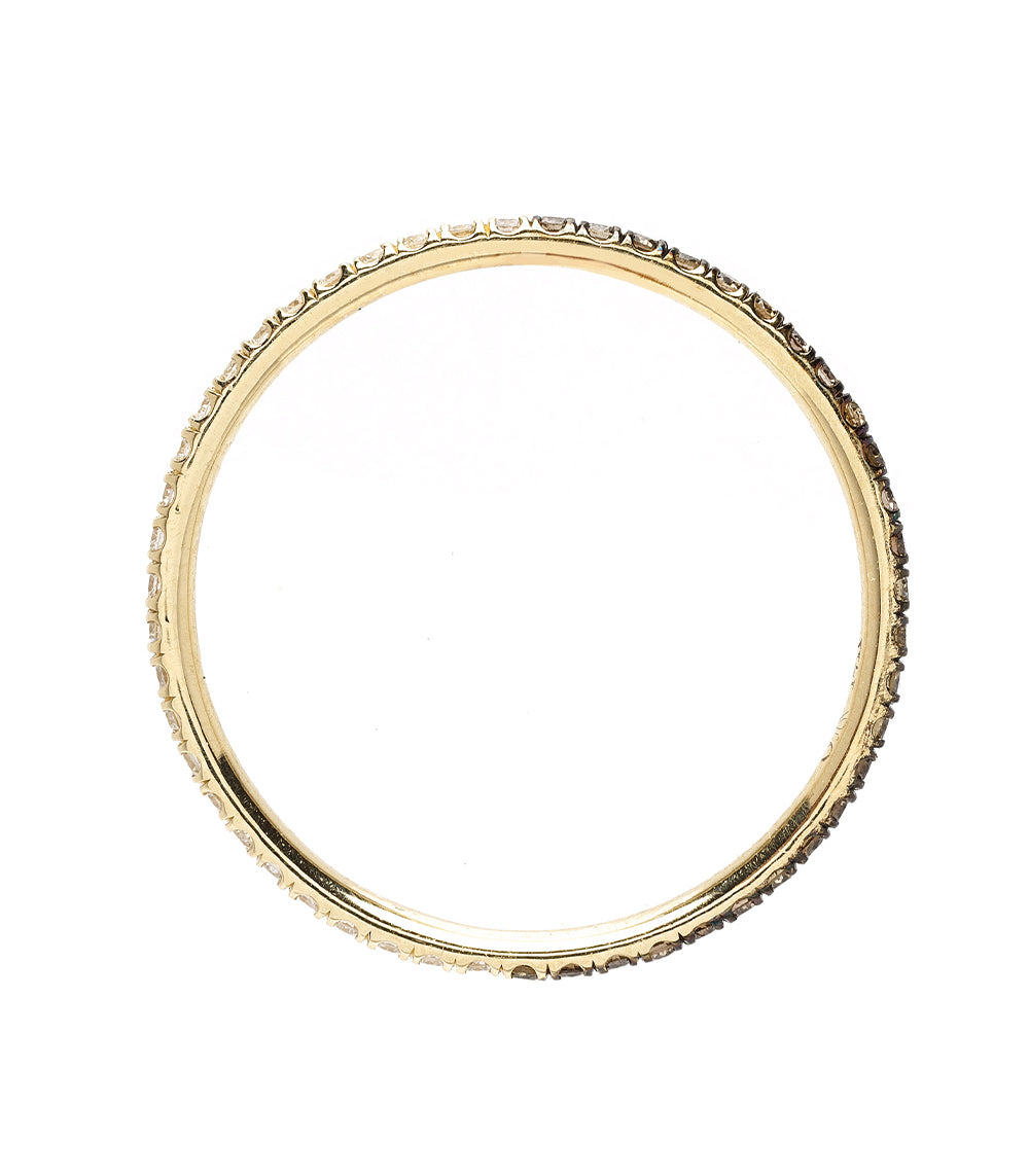 De Vil EB-R12 14K yellow gold band with small set stones, understated sparkle along the rim