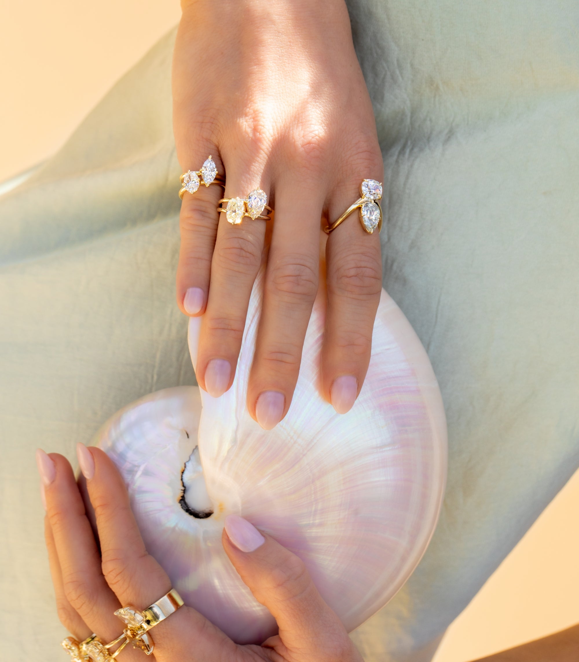 Annika Split Toi et Moi by Sofia Kaman unique engagement ring in yellow gold, 2 stone engagement ring with split diamonds.