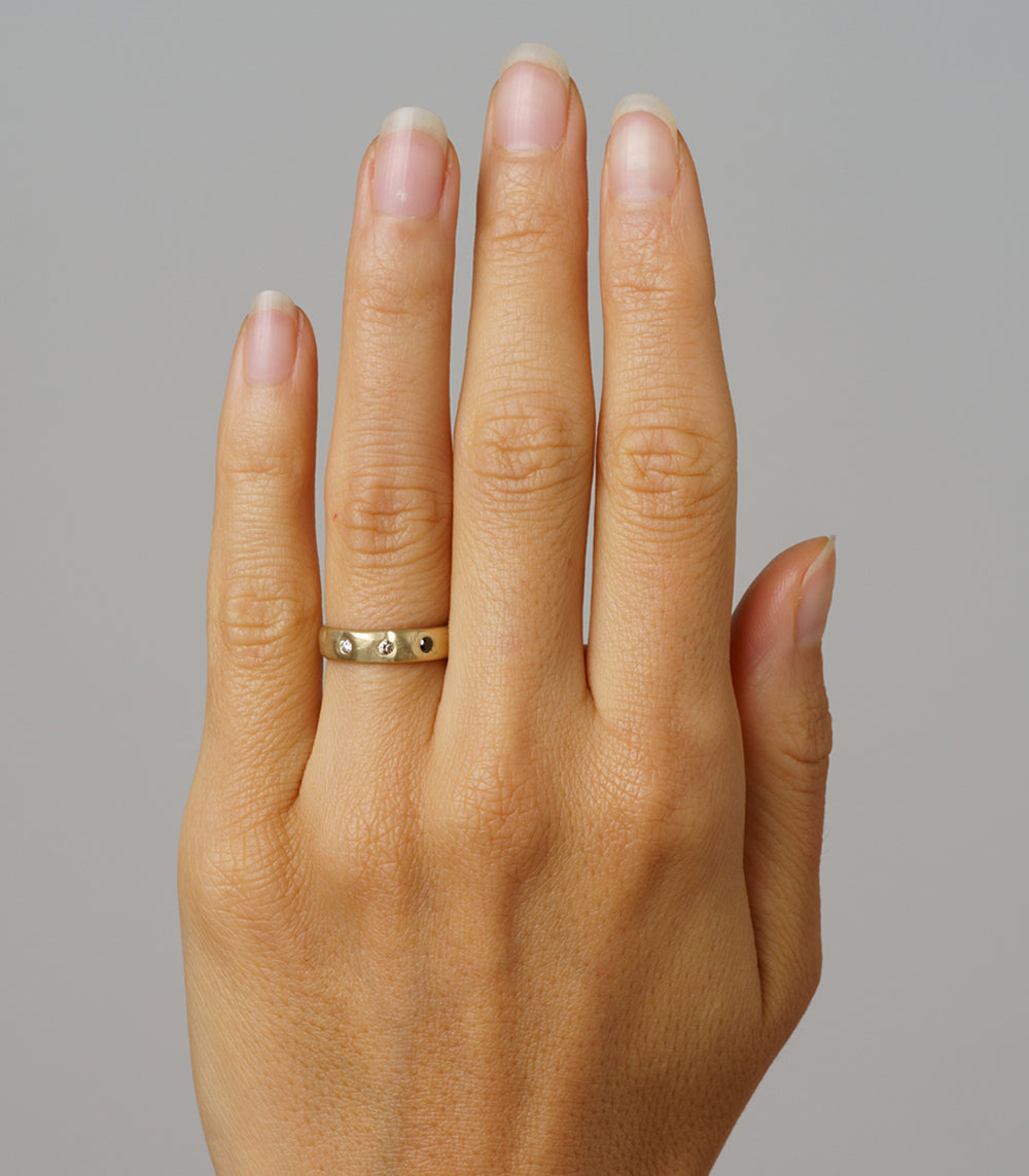 Dusk till Dawn GN-R3 unique engagement ring in shiny gold, featuring 2 stone engagement ring stones