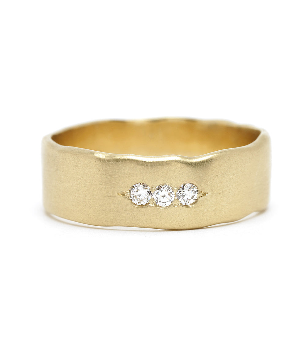 Ducks in a Row P-R3-Horz 3 stone engagement ring in shiny gold with three round diamonds