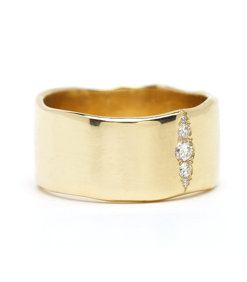 Torn Paper Band With Vertical Diamond Stripe P-R4-Vert gold bands shiny vertical diamond stripe detail