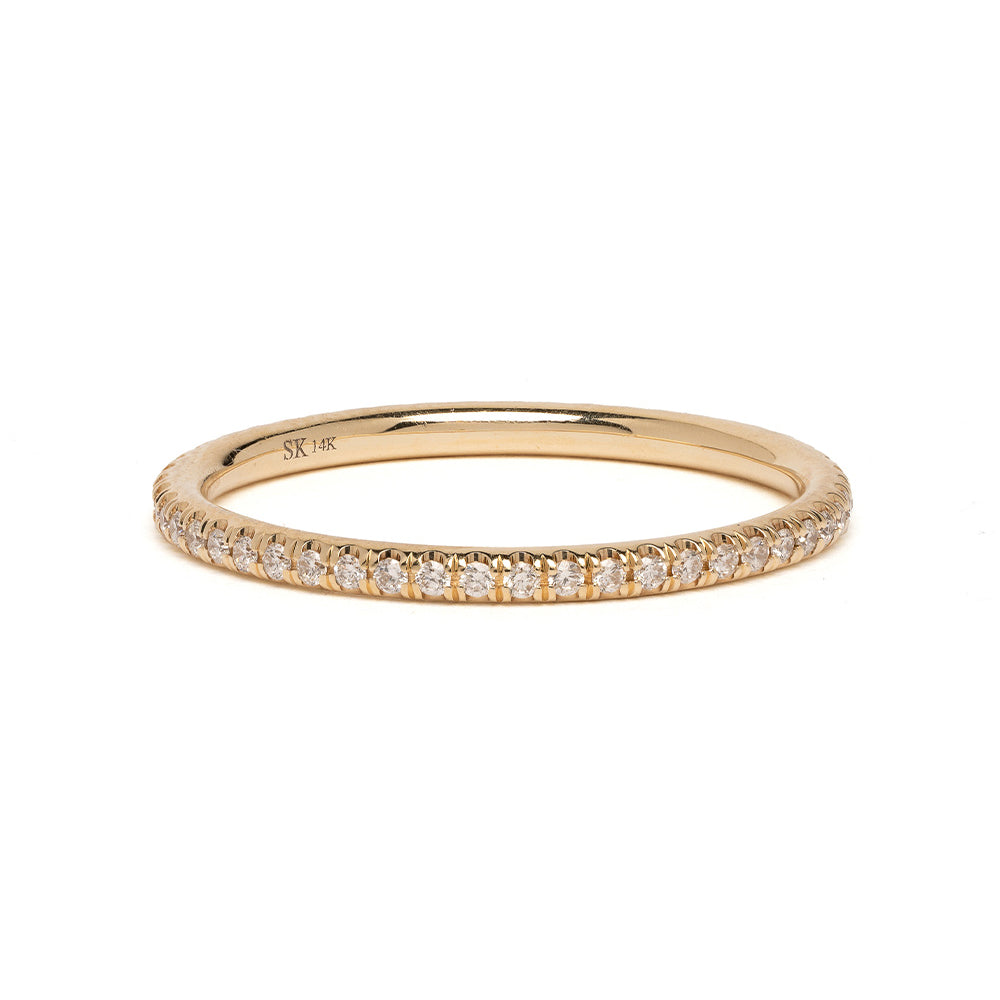 Classic Wire Band EB-R9 14K yellow gold ring with shiny pavé diamonds around the wire band