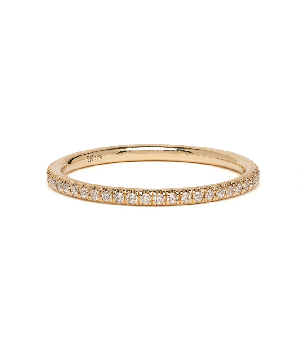 Classic Wire Band EB-R9 14K yellow gold ring with shiny pavé diamonds around the wire band