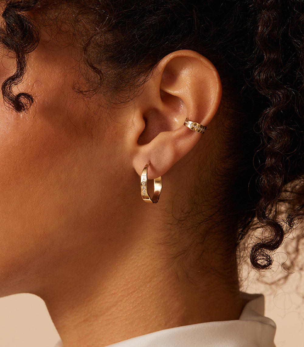 Small Torn Paper Hoops P-EH3-Vert earrings in 14K yellow gold with shiny torn-paper texture