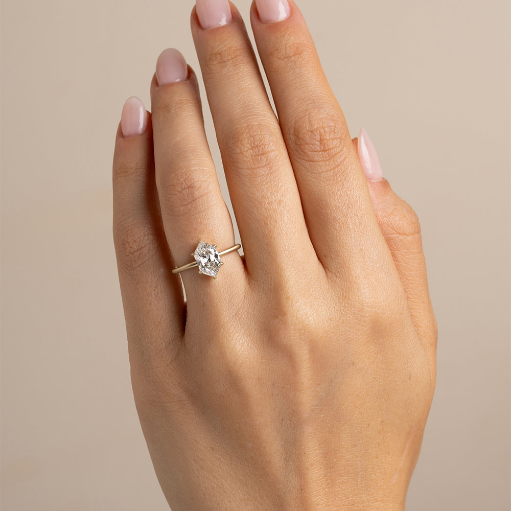 Kate SK-R31-LGD-NS-SC-HEX-1.52 gold engagement ring with round center diamond on slim band