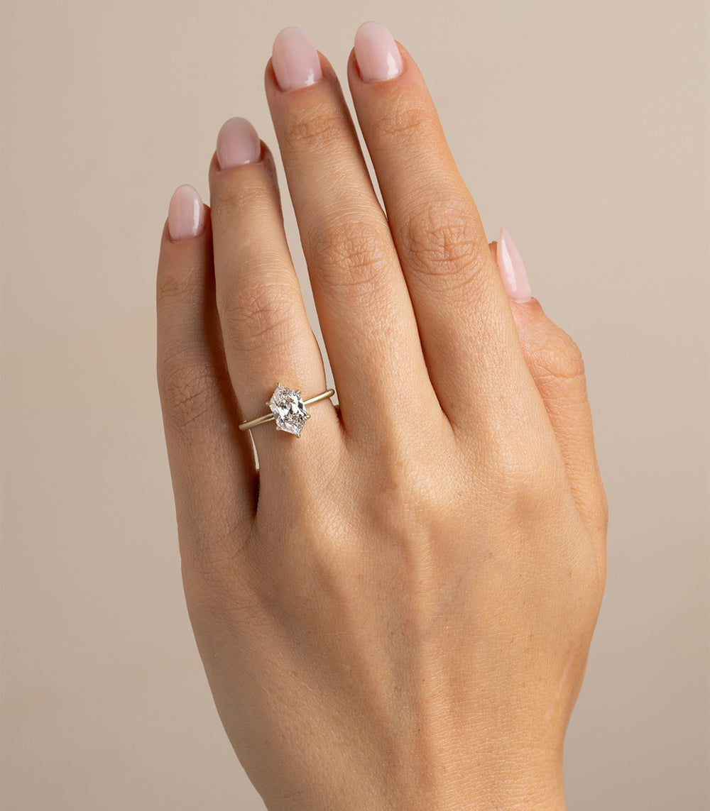 Kate SK-R31-LGD-NS-SC-HEX-1.52 gold engagement ring with round center diamond on slim band