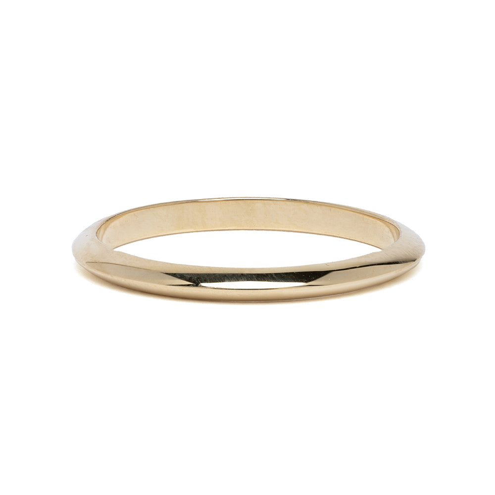 Knife Edge by A-R25 band ring in 14K yellow gold with a shiny knife-edge profile.