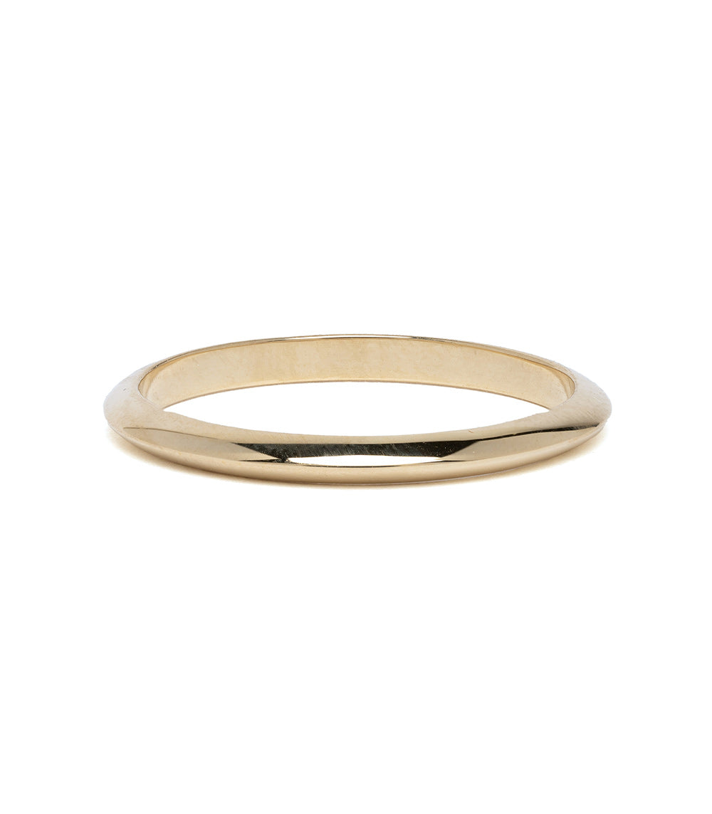 Knife Edge by A-R25 band ring in 14K yellow gold with a shiny knife-edge profile.